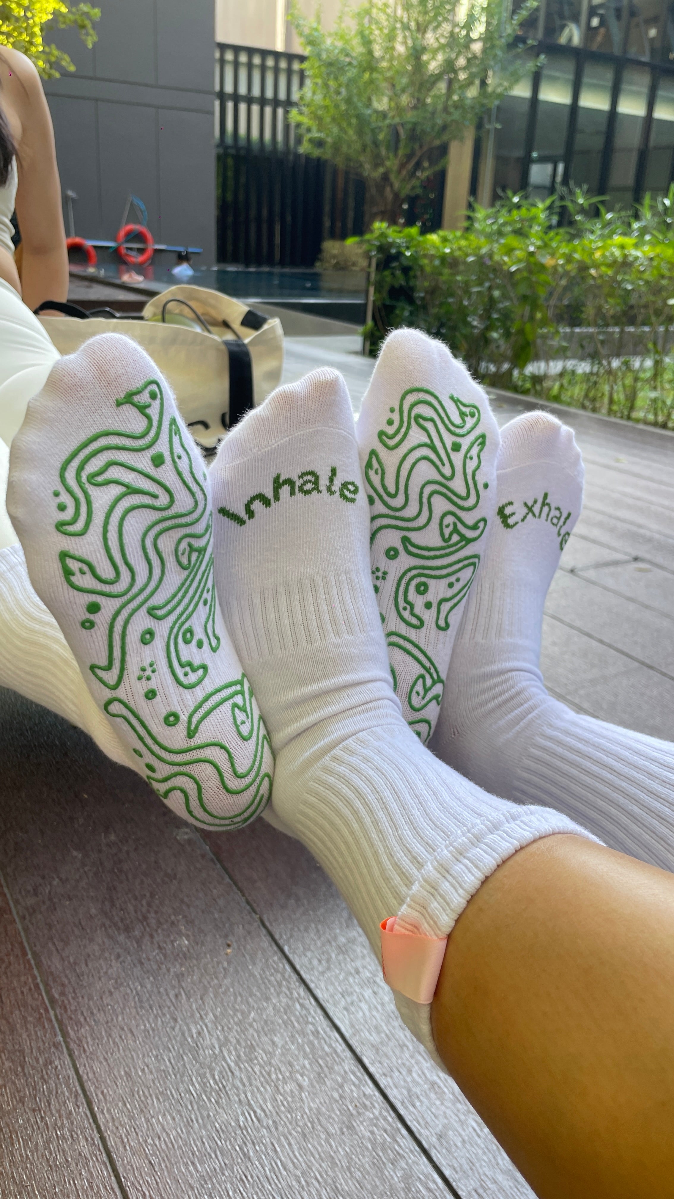 Crew Non Slip Grip Socks – White & Green Snakes